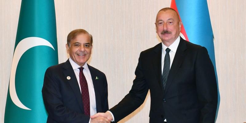 В Самарканде состоялась встреча Президента Азербайджана Ильхама Алиева с премьер-министром Пакистана Шахбазом Шарифом