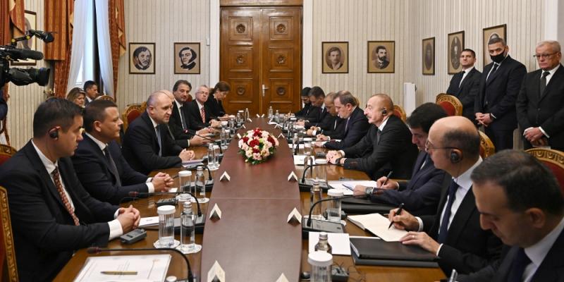 В Софии состоялась встреча президентов Азербайджана и Болгарии в расширенном составе