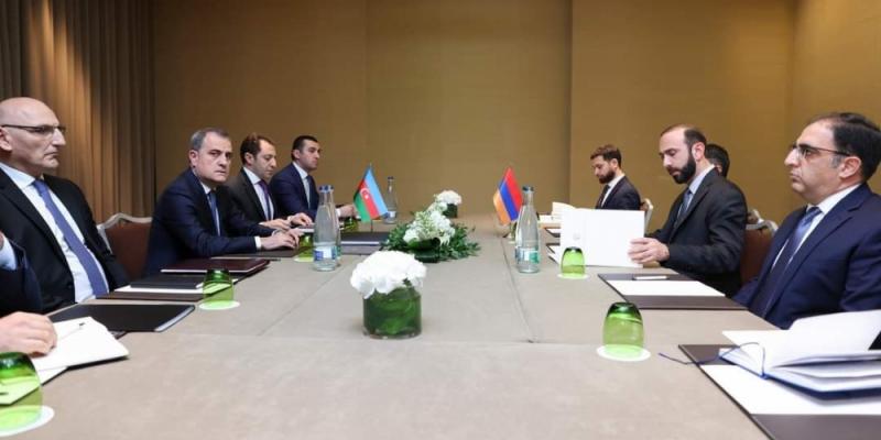 Состоялась двусторонняя встреча министров иностранных дел Азербайджана и Армении