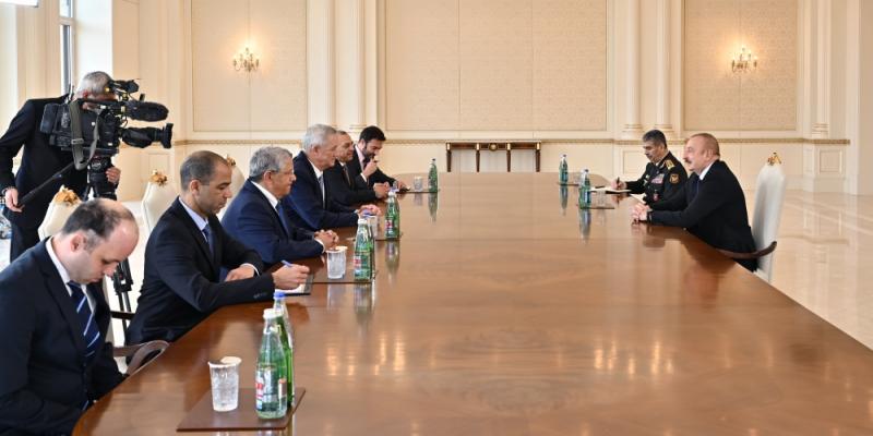 Президент Ильхам Алиев принял министра обороны Израиля