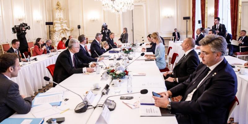 В Праге состоялся круглый стол на тему «Мир и безопасность на европейском континенте»