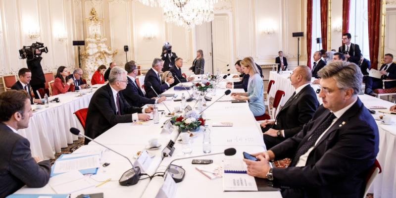 Roundtable discussions on “Peace and Security on the European continent” held in Prague
