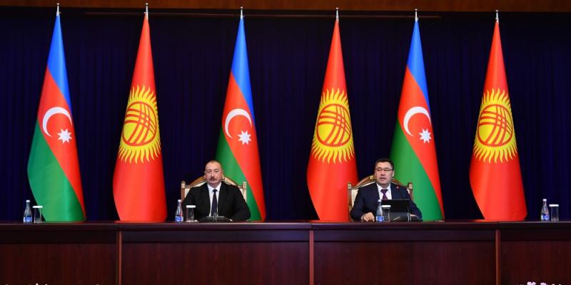 Президенты Азербайджана и Кыргызстана выступили с заявлениями для печати 