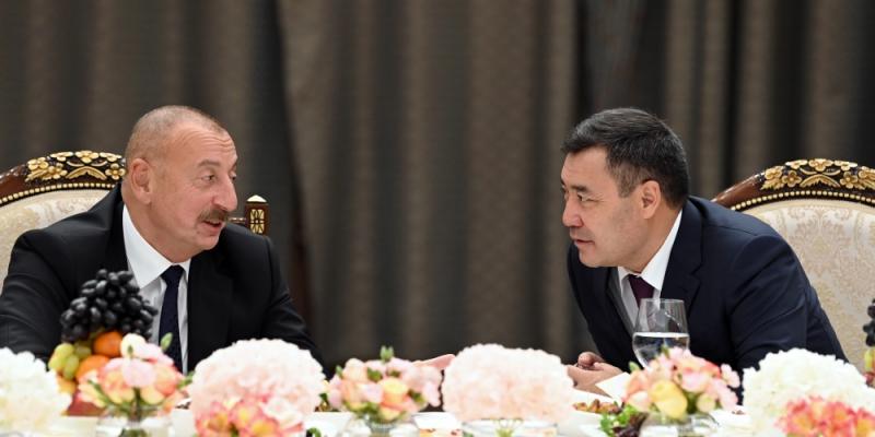 От имени Президента Кыргызстана Садыра Жапарова был организован официальный прием в честь Президента Азербайджана Ильхама Алиева