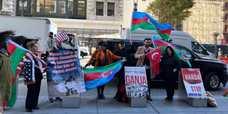 Члены азербайджанской общины провели пикет перед штабом организации “Human Rights Watch” в Нью-Йорке