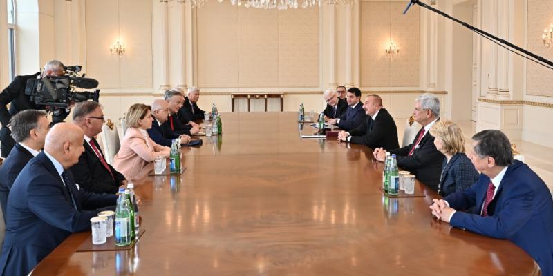 President Ilham Aliyev received delegation of Nizami Ganjavi International Center