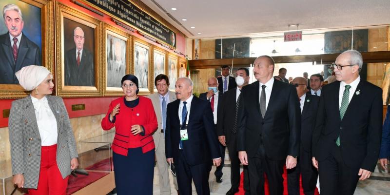 Президент Ильхам Алиев посетил Памятник славы и мученичества и Национальный музей борцов за независимость в Алжире