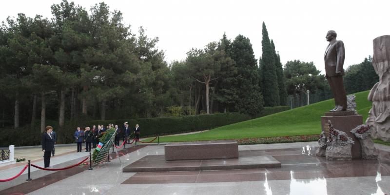 Заместитель председателя Совета Федерации Федерального Собрания России посетила могилу великого лидера и Шехидляр хиябаны