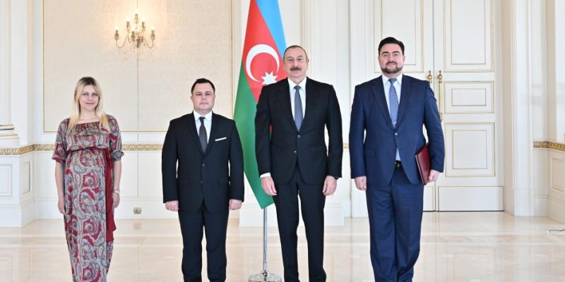 Президент Ильхам Алиев принял верительные грамоты новоназначенного посла Молдовы в Азербайджане