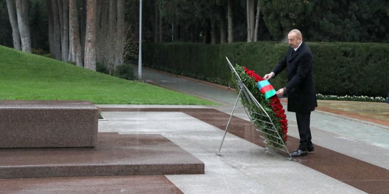 President Ilham Aliyev and First Lady Mehriban Aliyeva visited grave of national leader Heydar Aliyev