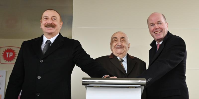 Президент Ильхам Алиев принял участие в церемонии отправки в море опорного блока платформы «Центральный Восточный Азери»