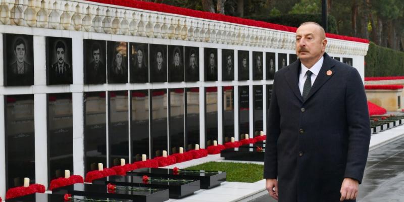Prezident İlham Əliyev 20 Yanvar faciəsinin 33-cü ildönümü ilə əlaqədar Şəhidlər xiyabanını ziyarət edib
