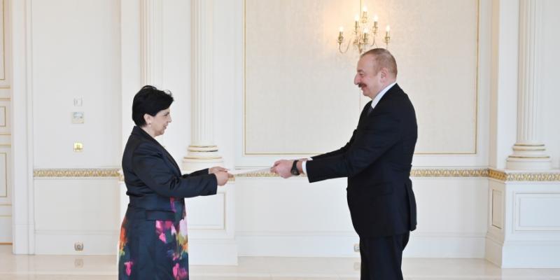Президент Ильхам Алиев принял верительные грамоты новоназначенного посла Мексики в Азербайджане