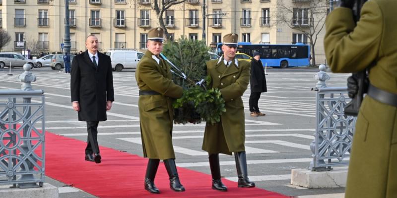 President Ilham Aliyev visited tomb of unknown soldier in Budapest