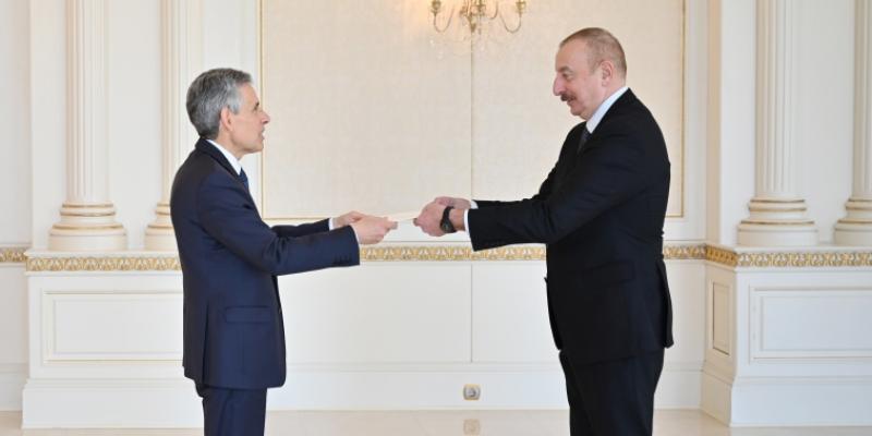 Президент Ильхам Алиев принял верительные грамоты новоназначенного посла Ганы в Азербайджане  