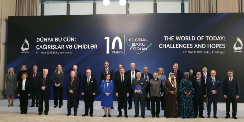 Начал работу очередной Глобальный Бакинский форум «Мир сегодня: вызовы и надежды»   В церемонии открытия форума принял участие Президент Азербайджана Ильхам Алиев