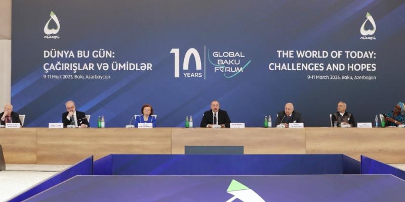 Президент Ильхам Алиев: В прошлом году объем транзита грузов через Азербайджан вырос более чем на 75 процентов