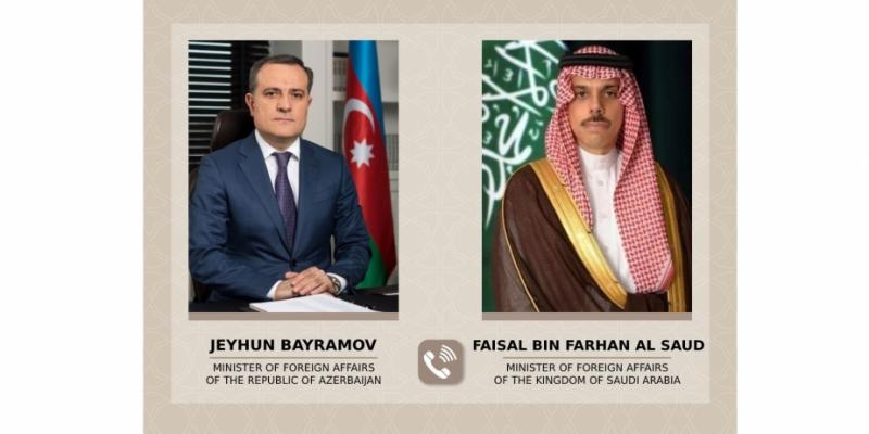 Azerbaijani, Saudi FMs talk over phone