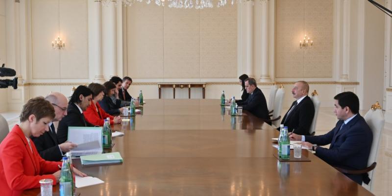 Президент Азербайджана Ильхам Алиев принял министра по делам Европы и иностранных дел Франции