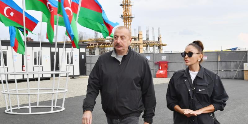 Президент Ильхам Алиев и первая леди Мехрибан Алиева приняли участие в церемонии закладки фундамента Агдамского центра мугама