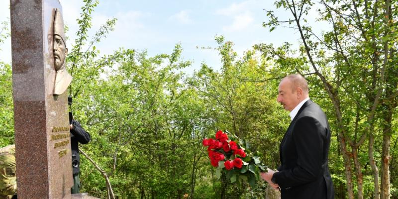 President Ilham Aliyev visited Mir Mohsun Navvab Garabaghi`s tomb in Jidir Duzu plain