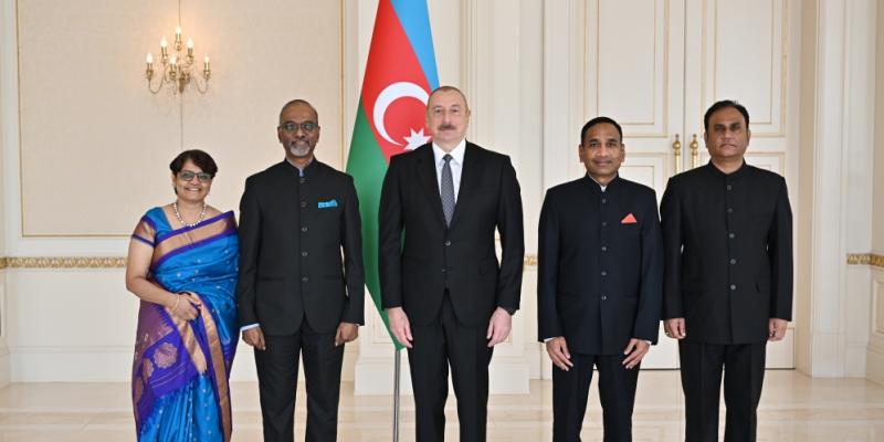 Президент Ильхам Алиев принял верительные грамоты новоназначенного посла Индии в нашей стране