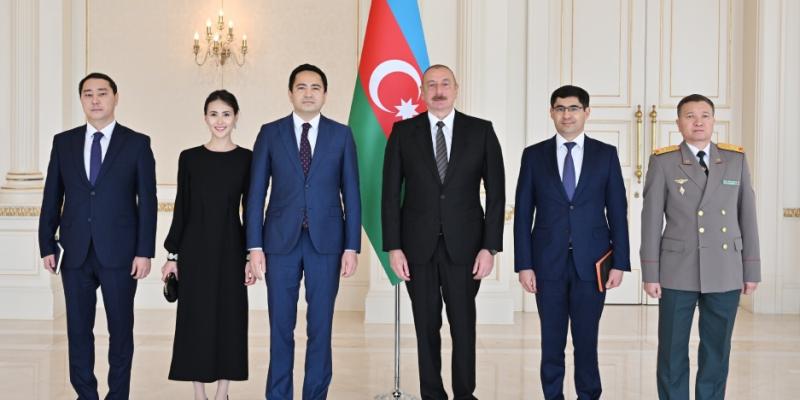 Президент Азербайджана Ильхам Алиев принял верительные грамоты новоназначенного посла Казахстана в нашей стране 