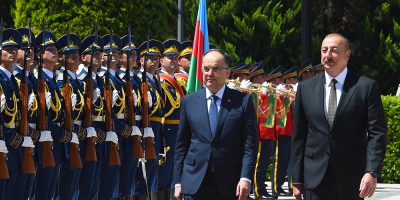 Albaniya Prezidenti Bayram Beqayın rəsmi qarşılanma mərasimi olub