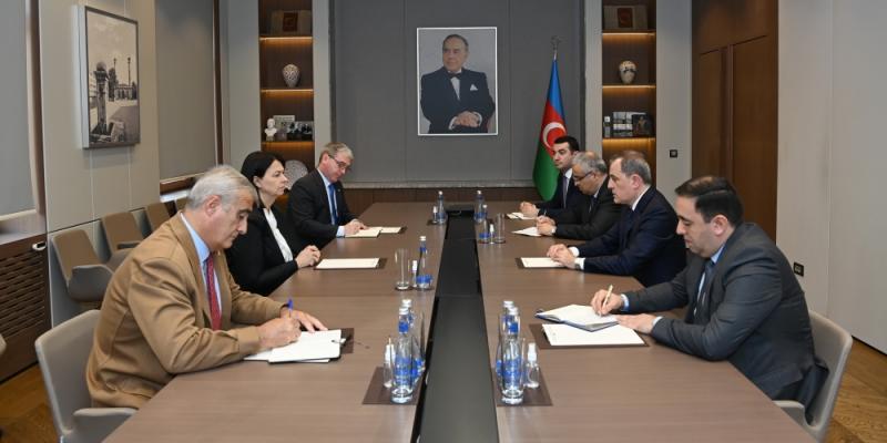 Джейхун Байрамов встретился с главой представительства МККК в Азербайджане