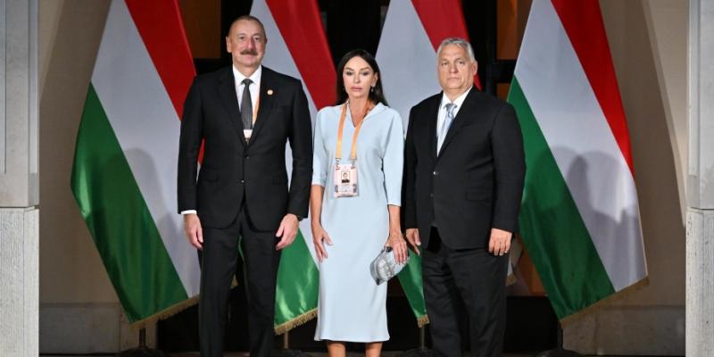 Президент Азербайджана Ильхам Алиев и первая леди Мехрибан Алиева в Будапеште приняли участие в приеме по случаю Национального праздника Венгрии 
