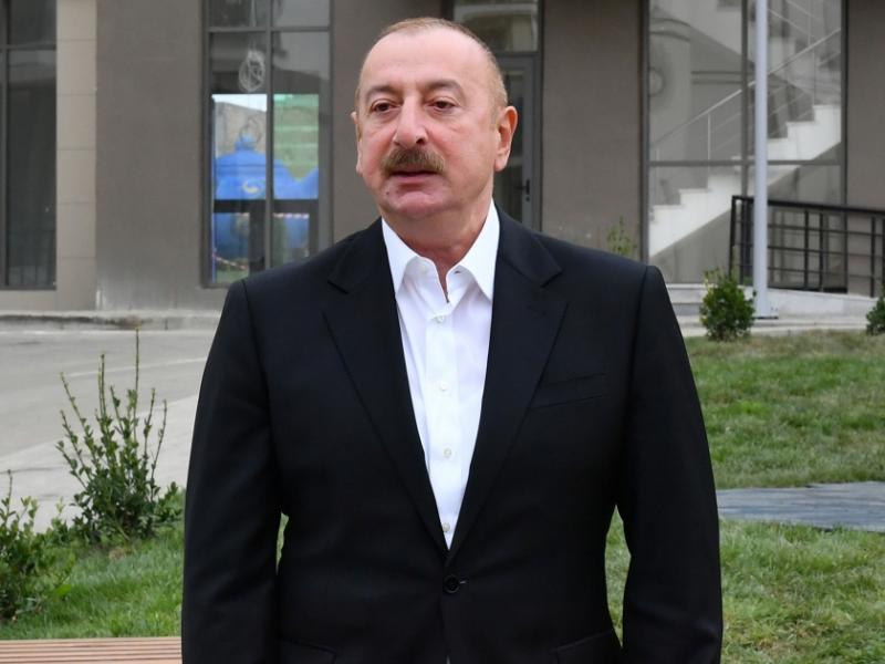 Президент Азербайджана: Каким бы сильным ни было государство, Победу завоевывают солдаты, офицеры