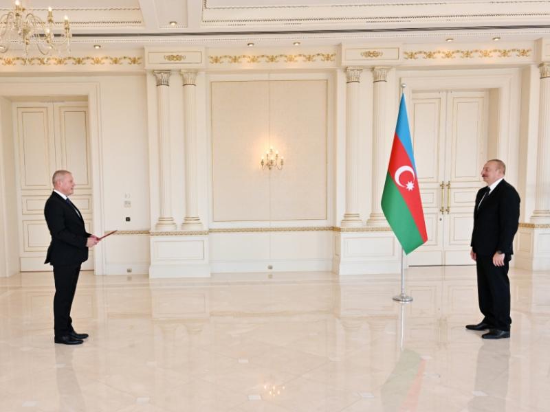 Президент Ильхам Алиев принял верительные грамоты новоназначенного посла Латвии в Азербайджане