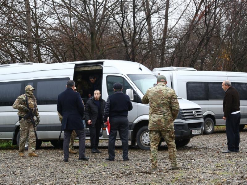 Азербайджанские военнослужащие Гусейн Ахундов и Агшин Бабиров освобождены из плена