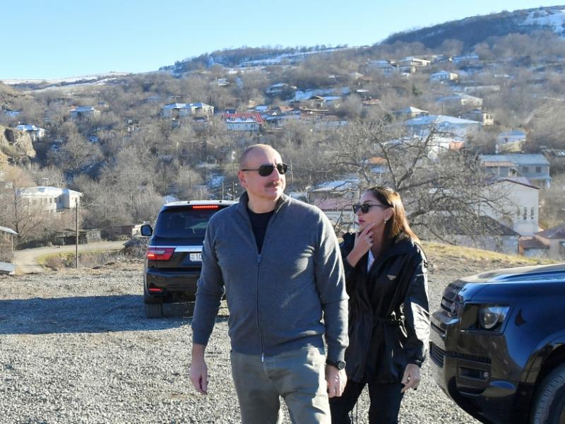 Президент Ильхам Алиев и первая леди Мехрибан Алиева осмотрели территорию села Шушакенд Ходжалинского района