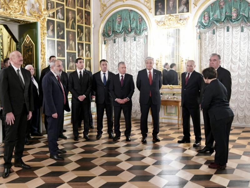 President Ilham Aliyev visited Grand Peterhof Palace in Saint Petersburg