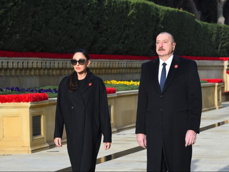 Президент Ильхам Алиев и первая леди Мехрибан Алиева посетили Шехидляр хиябаны в связи с 34-й годовщиной трагедии 20 Января