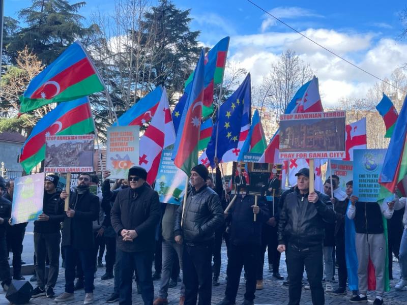 Azerbaijanis stage protest rally outside European Union Tbilisi office in Georgia