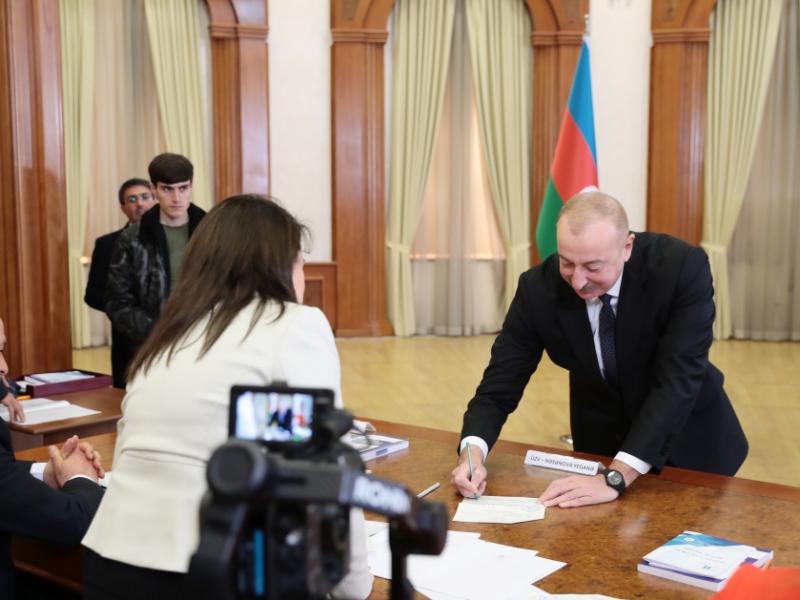 Президент Ильхам Алиев, первая леди Мехрибан Алиева и члены их семьи проголосовали в Ханкенди