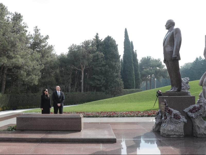 President Ilham Aliyev paid respect to National Leader Heydar Aliyev