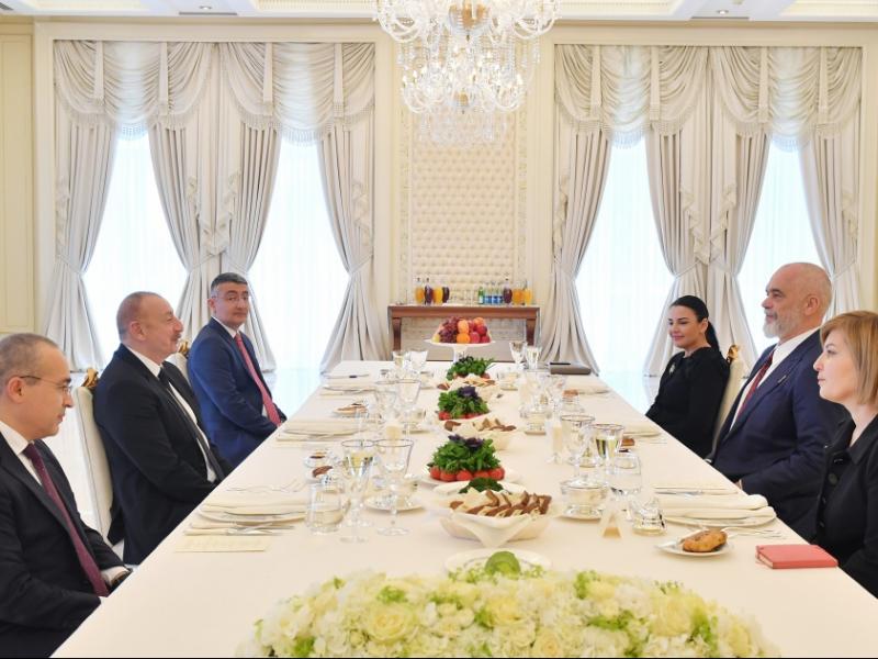 Prezident İlham Əliyevin Albaniyanın Baş naziri ilə geniş tərkibdə görüşü olub