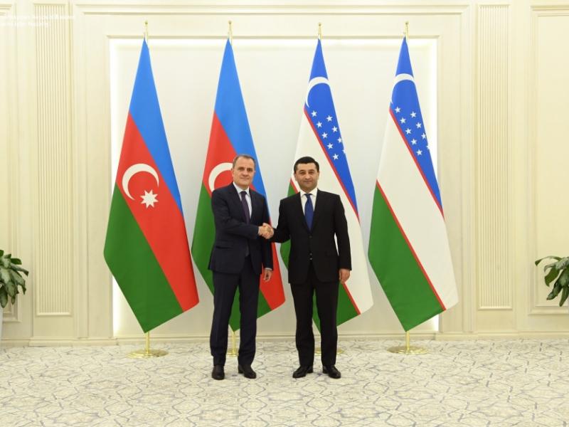 Azerbaijani FM holds meeting with Uzbek counterpart
