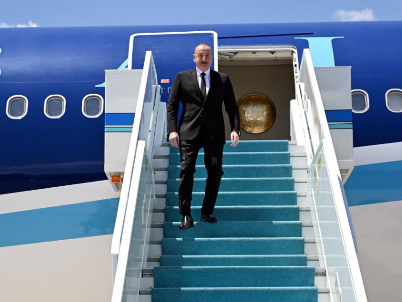 Президент Азербайджана Ильхам Алиев по приглашению Президента Турции Реджепа Тайипа Эрдогана прибыл с рабочим визитом в Анкару 