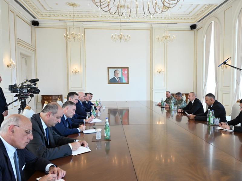 President Ilham Aliyev received delegation led by Minister of Defense of Italy