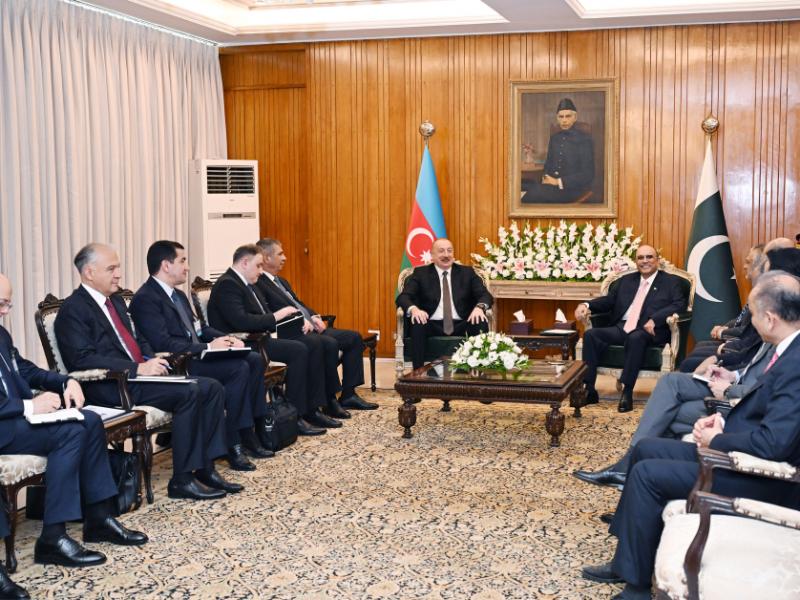 В Исламабаде состоялась встреча Президента Азербайджана Ильхама Алиева и Президента Пакистана Асифа Али Зардари в расширенном составе