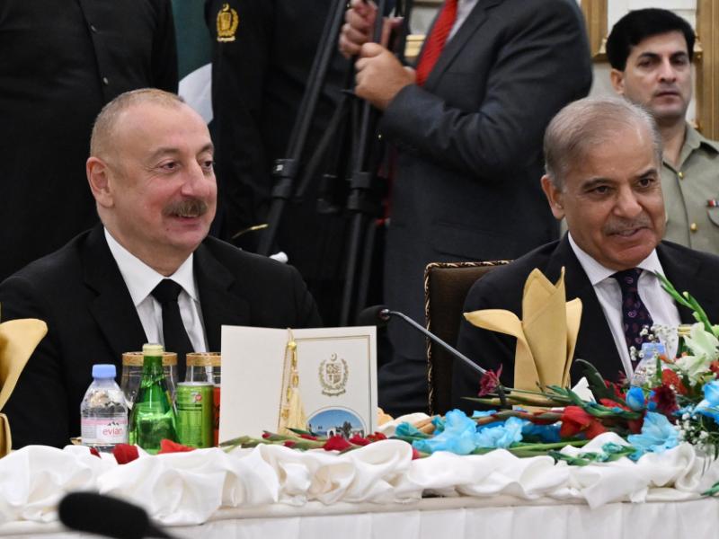 Official dinner was hosted on behalf of Prime Minister of Pakistan Muhammad Shehbaz Sharif in honor of President of Azerbaijan Ilham Aliyev 