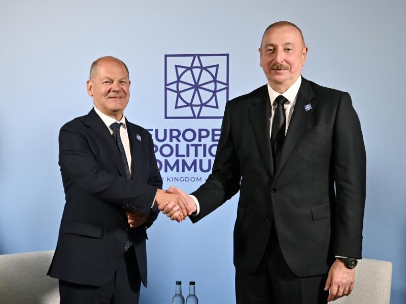 Azərbaycan Prezidenti İlham Əliyev Oksfordda Almaniyanın Kansleri Olaf Şolts ilə görüşüb