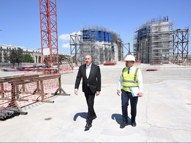 Президент Ильхам Алиев ознакомился со строительными работами в Парке Победы в Баку