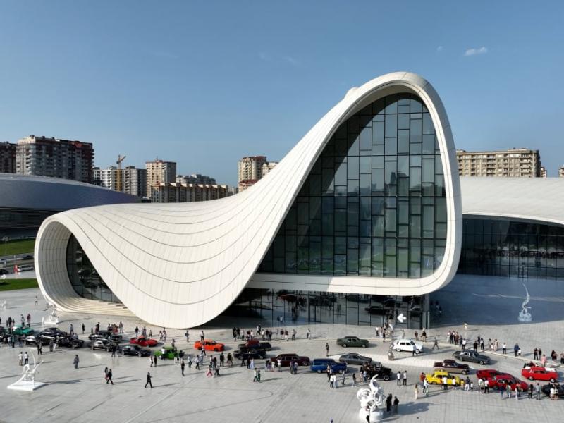 Baku hosts exhibition and parade of classic cars