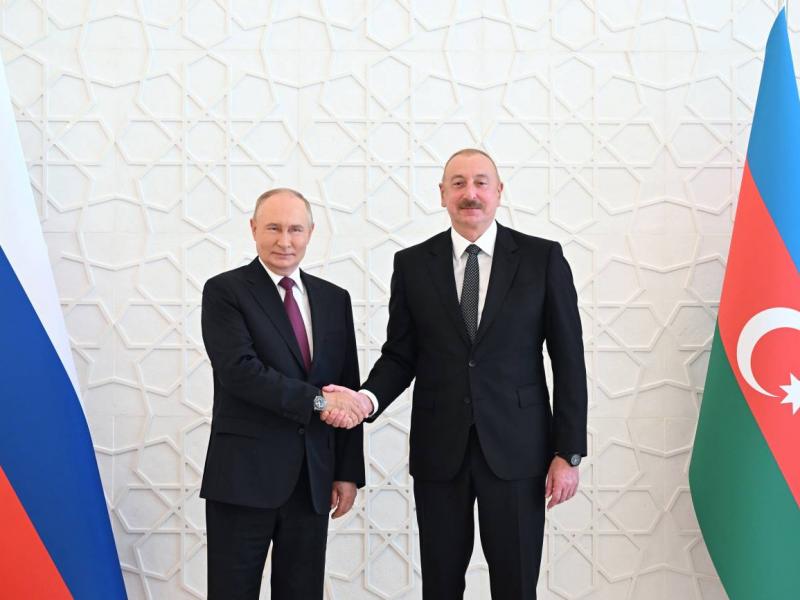Владимир Путин позвонил Президенту Ильхаму Алиеву