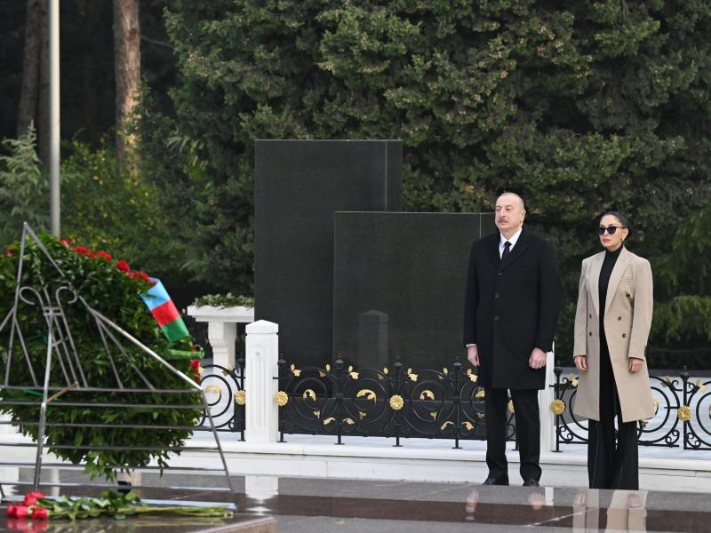 President Ilham Aliyev and First Lady Mehriban Aliyeva visited grave of National Leader Heydar Aliyev